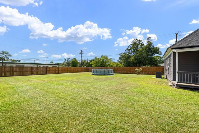 193 Elm Street, Blessing, TX 77419