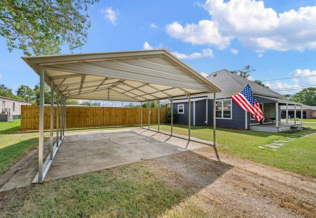 193 Elm Street, Blessing, TX 77419