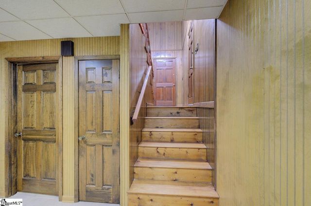 1206 Lakeview Drive, Greenville, SC 29611