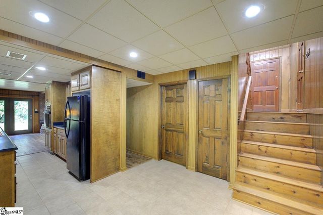 1206 Lakeview Drive, Greenville, SC 29611