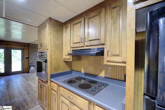 1206 Lakeview Drive, Greenville, SC 29611