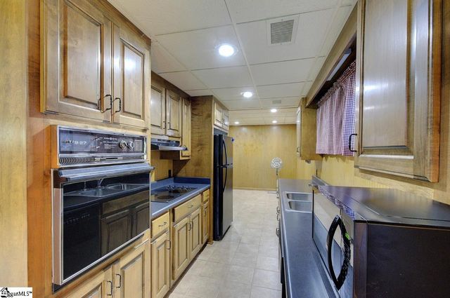 1206 Lakeview Drive, Greenville, SC 29611