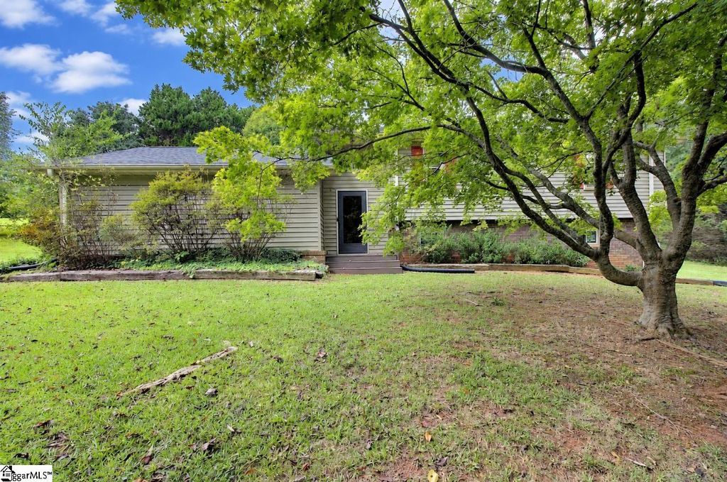 1206 Lakeview Drive, Greenville, SC 29611