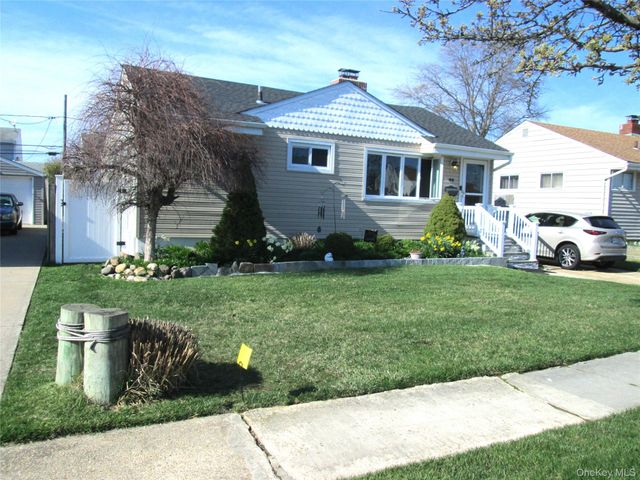 44 Hubbard Avenue, Freeport, NY 11520