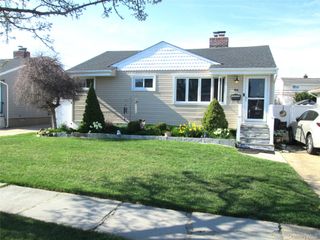 44 Hubbard Avenue, Freeport, NY 11520