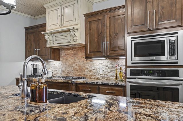 12122 S Granite Avenue E, Bixby, OK 74008