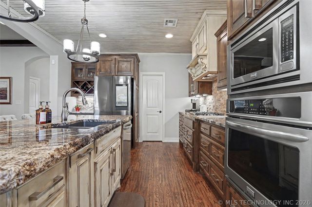 12122 S Granite Avenue E, Bixby, OK 74008