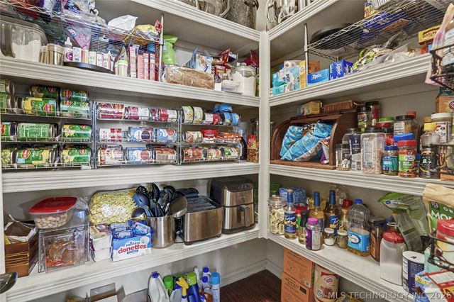 12122 S Granite Avenue E, Bixby, OK 74008