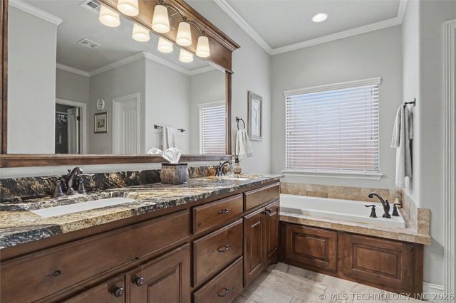 12122 S Granite Avenue E, Bixby, OK 74008