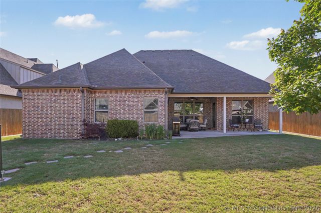 12122 S Granite Avenue E, Bixby, OK 74008