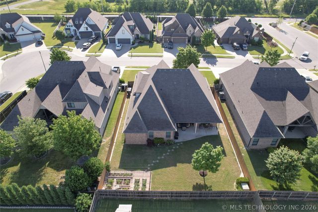 12122 S Granite Avenue E, Bixby, OK 74008