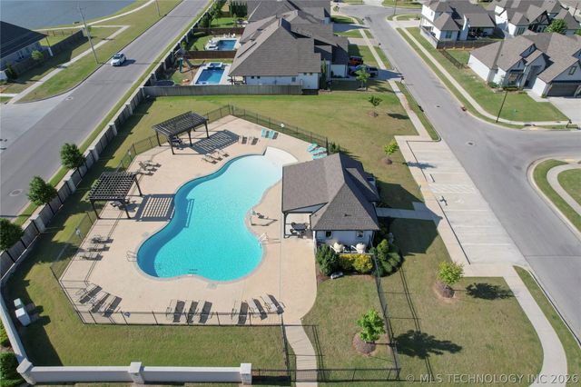 12122 S Granite Avenue E, Bixby, OK 74008