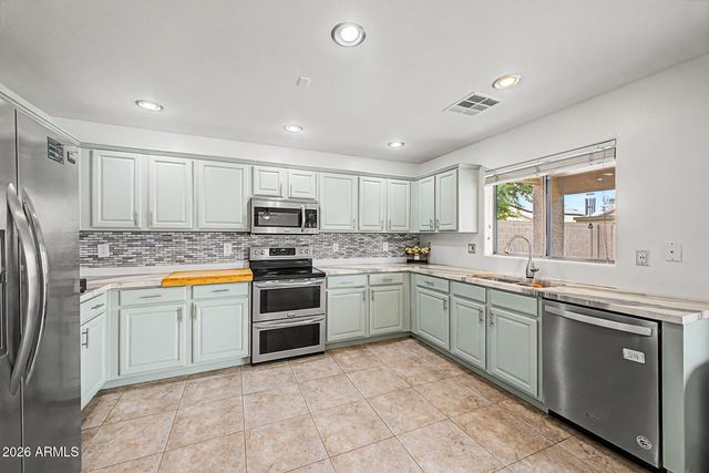 17198 W ASHLEY Drive, Goodyear, AZ 85338
