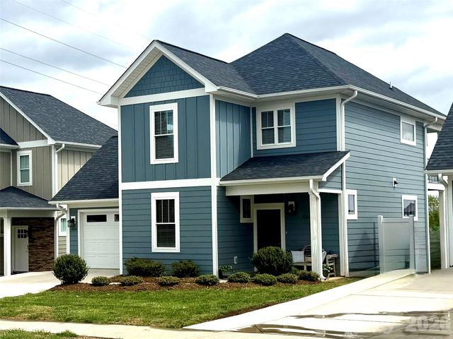 2636 2nd Street NE, Hickory, NC 28601