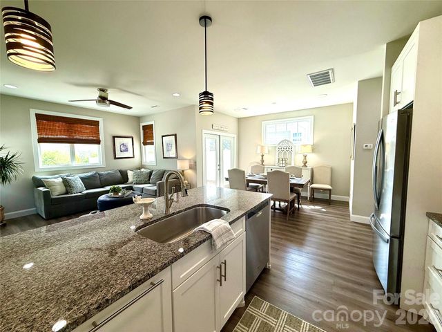 2636 2nd Street NE, Hickory, NC 28601