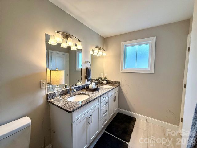 2636 2nd Street NE, Hickory, NC 28601