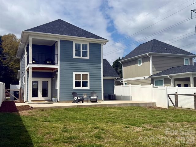 2636 2nd Street NE, Hickory, NC 28601