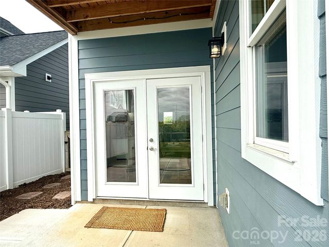 2636 2nd Street NE, Hickory, NC 28601