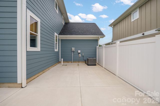 2636 2nd Street NE, Hickory, NC 28601