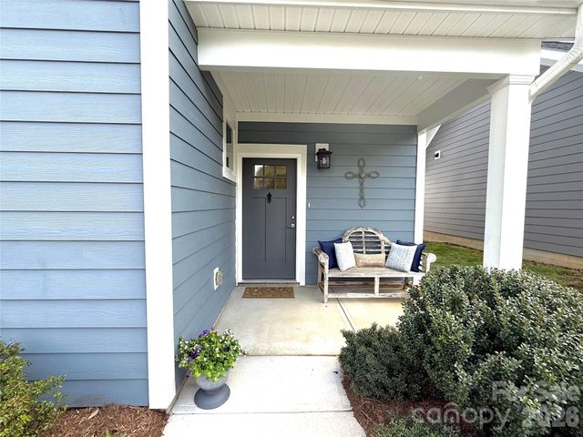 2636 2nd Street NE, Hickory, NC 28601