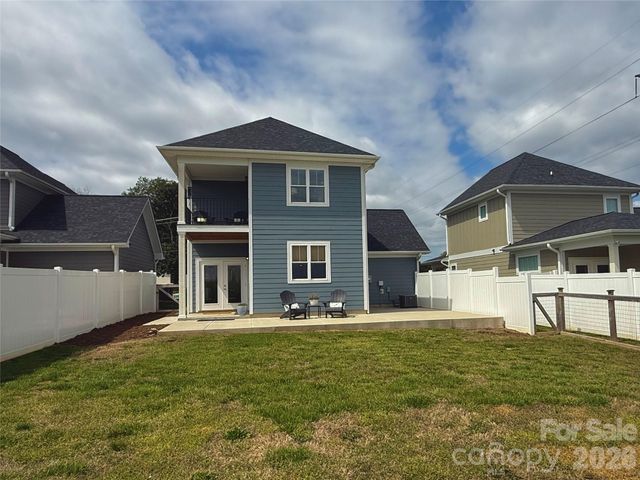 2636 2nd Street NE, Hickory, NC 28601