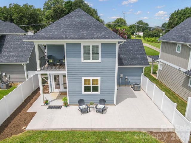 2636 2nd Street NE, Hickory, NC 28601