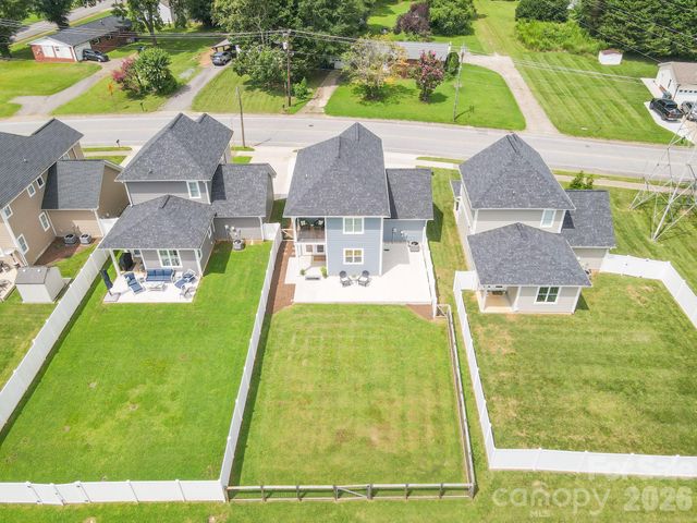 2636 2nd Street NE, Hickory, NC 28601