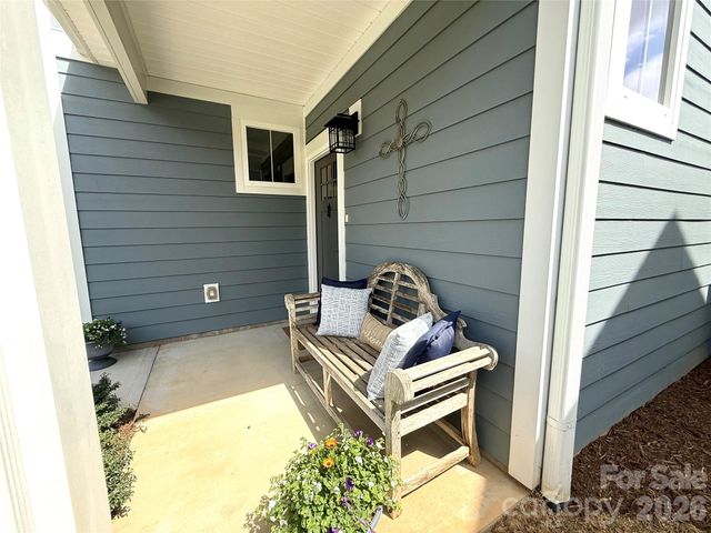 2636 2nd Street NE, Hickory, NC 28601