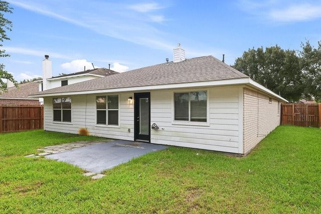 622 Oak Briar Drive, Kemah, TX 77565