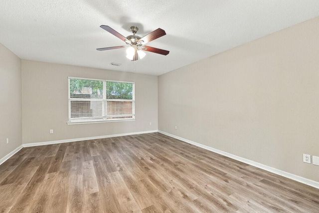 622 Oak Briar Drive, Kemah, TX 77565