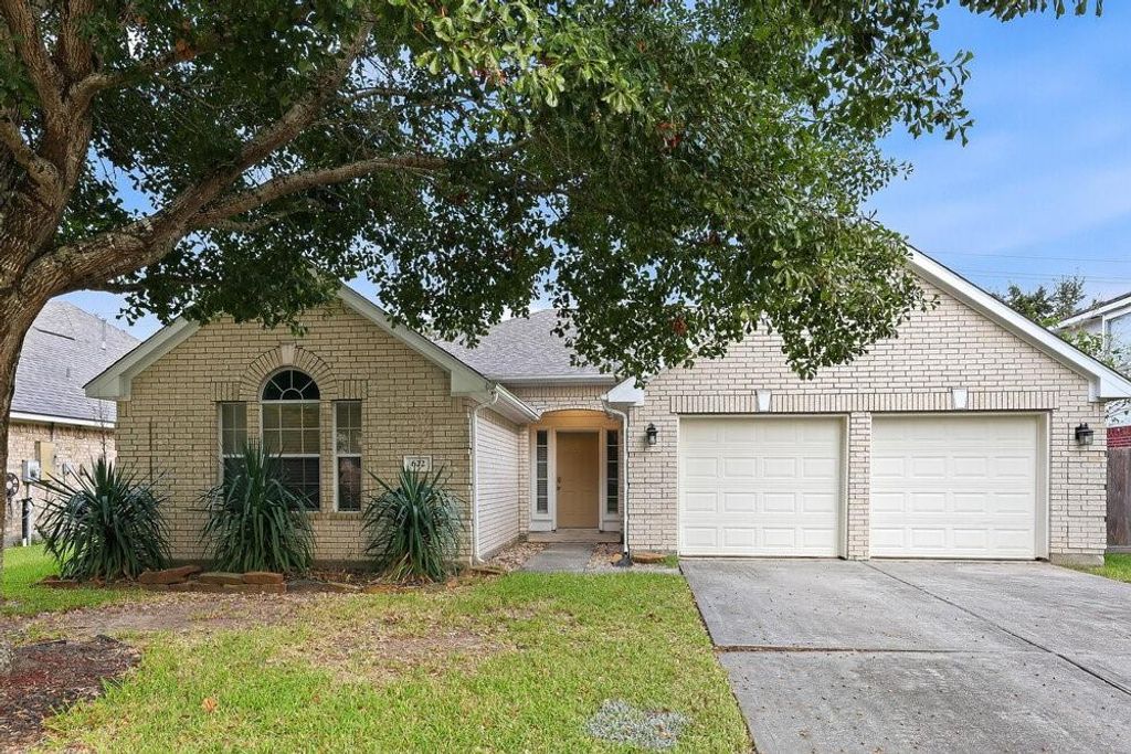 622 Oak Briar Drive, Kemah, TX 77565