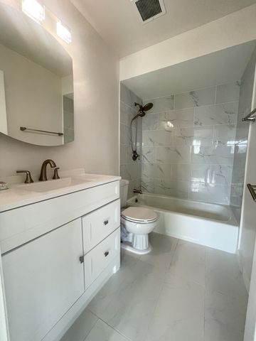 9445 KENTON Avenue 206, Skokie, IL 60076