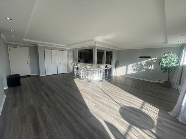 9445 KENTON Avenue 206, Skokie, IL 60076