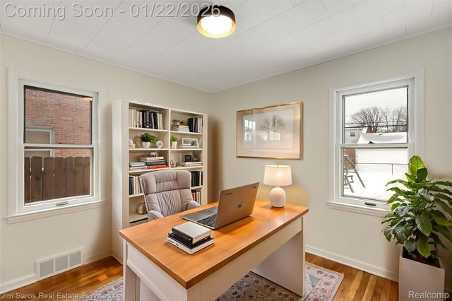 21741 Bournemouth Street, Harper Woods, MI 48225