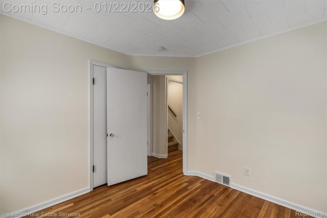 21741 Bournemouth Street, Harper Woods, MI 48225