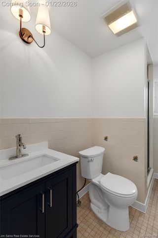 21741 Bournemouth Street, Harper Woods, MI 48225