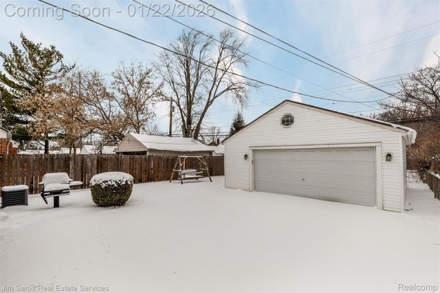 21741 Bournemouth Street, Harper Woods, MI 48225