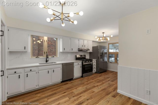 21741 Bournemouth Street, Harper Woods, MI 48225