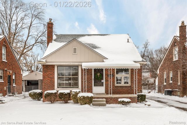 21741 Bournemouth Street, Harper Woods, MI 48225