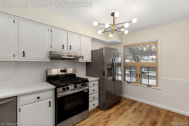 21741 Bournemouth Street, Harper Woods, MI 48225