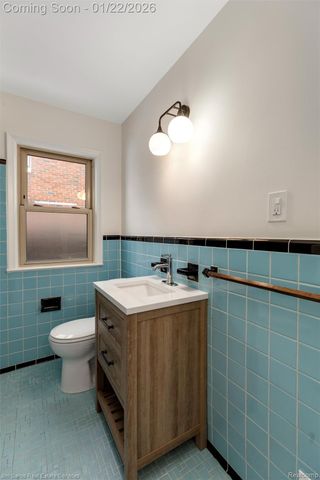 21741 Bournemouth Street, Harper Woods, MI 48225