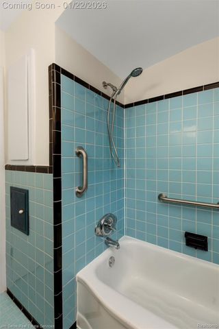 21741 Bournemouth Street, Harper Woods, MI 48225