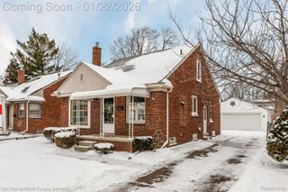 21741 Bournemouth Street, Harper Woods, MI 48225