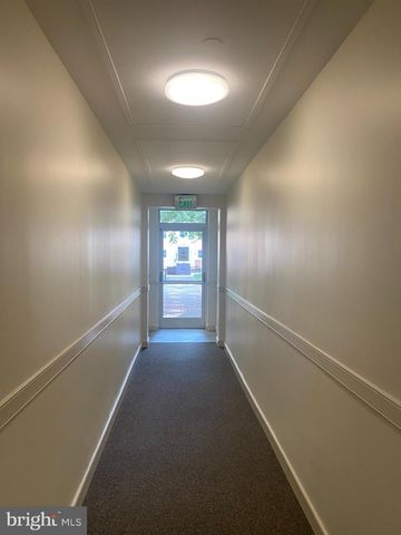 23 Pierside Dr Apt 309, Baltimore, MD 21230