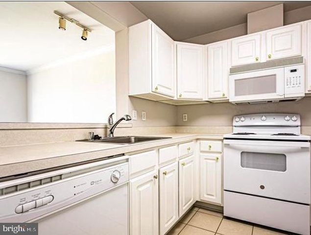 23 Pierside Dr Apt 309, Baltimore, MD 21230