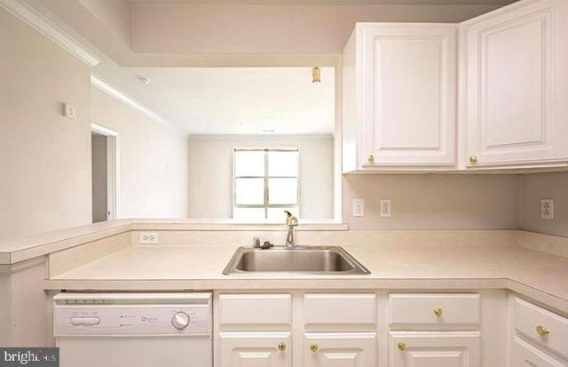 23 Pierside Dr Apt 309, Baltimore, MD 21230