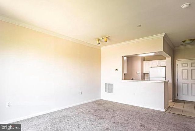 23 Pierside Dr Apt 309, Baltimore, MD 21230
