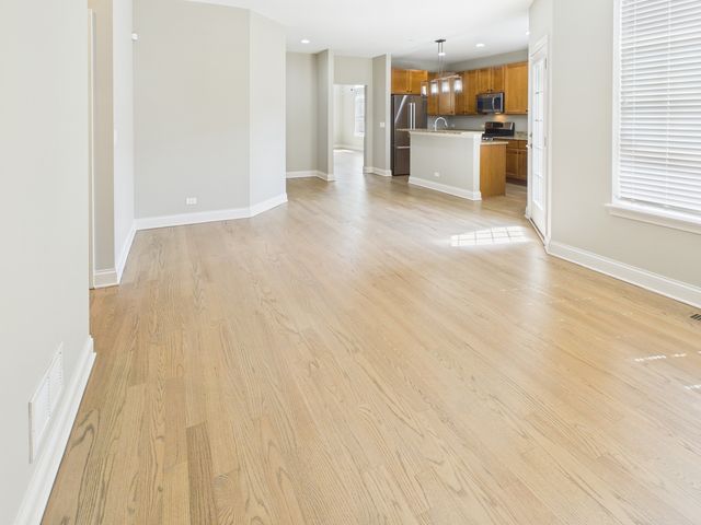 2010 Shermer Road, Glenview, IL 60026