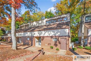 6 Brunswick Woods Drive, East Brunswick, NJ 08816