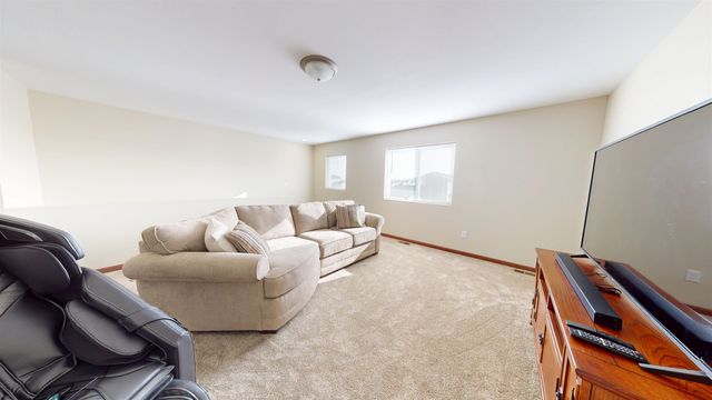 2617 Granite Dr. NW, Minot, ND 58703